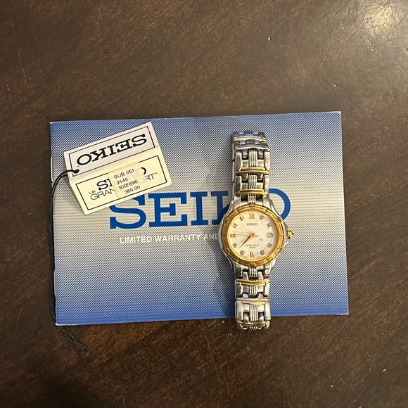 Seiko womens watch - silver and gold toned. High quality - excellent condition! - Picture 1 of 13